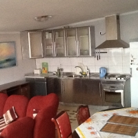 Кухня в студии апартамента Мимоза