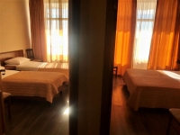 Мини-отель «Лучезарный» - номер Семейный двухкомнатный номер с балконом фото 2
